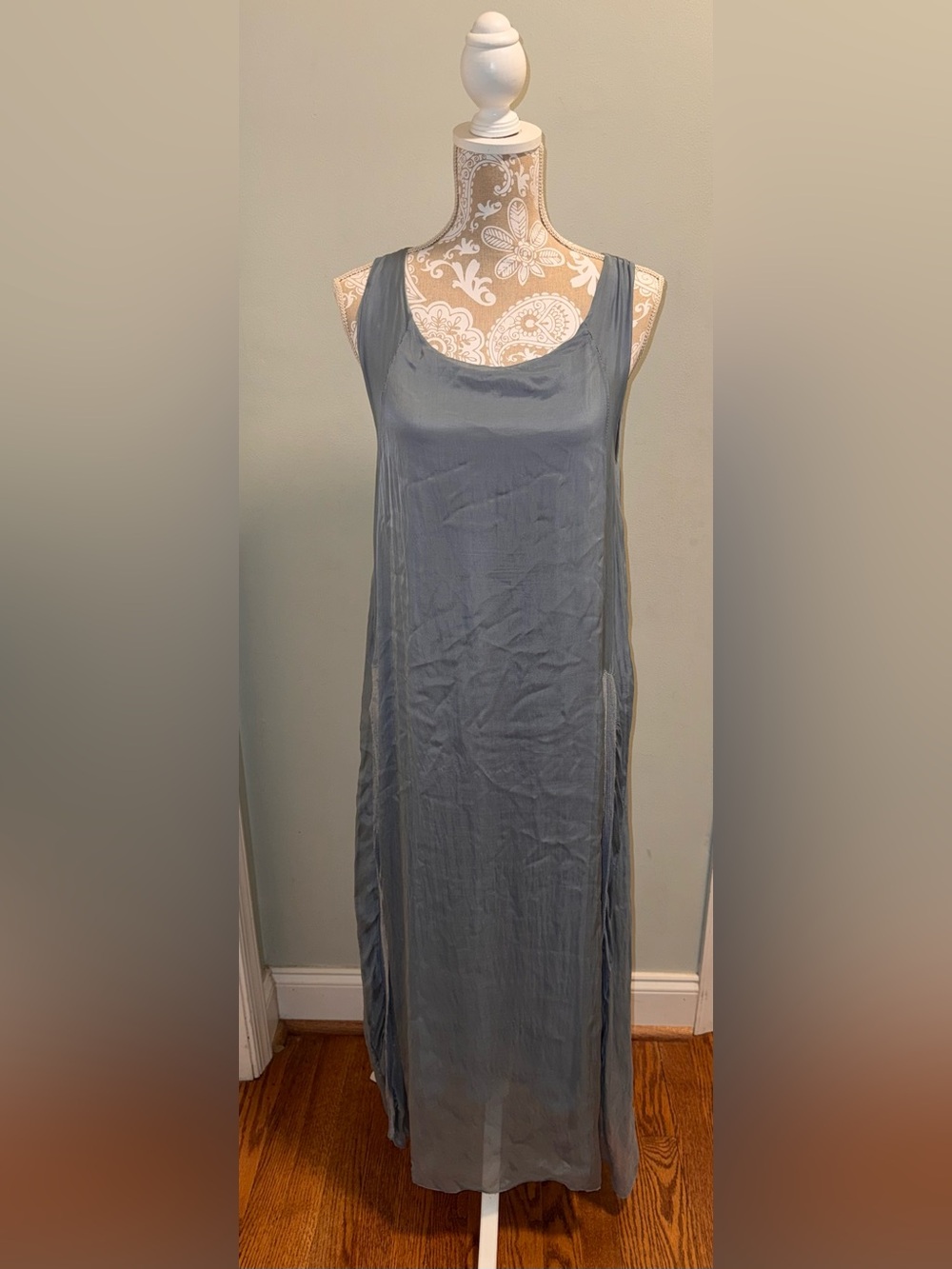 NWT Scandal Women’s Sleeveless Silk Slip Dress, Blue Flowy Sequin, One Size